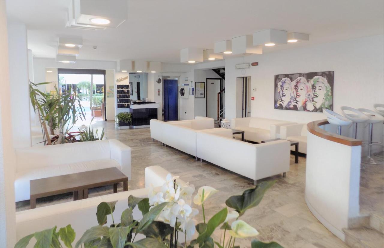 Hotel Diplomatic Riccione Exteriör bild