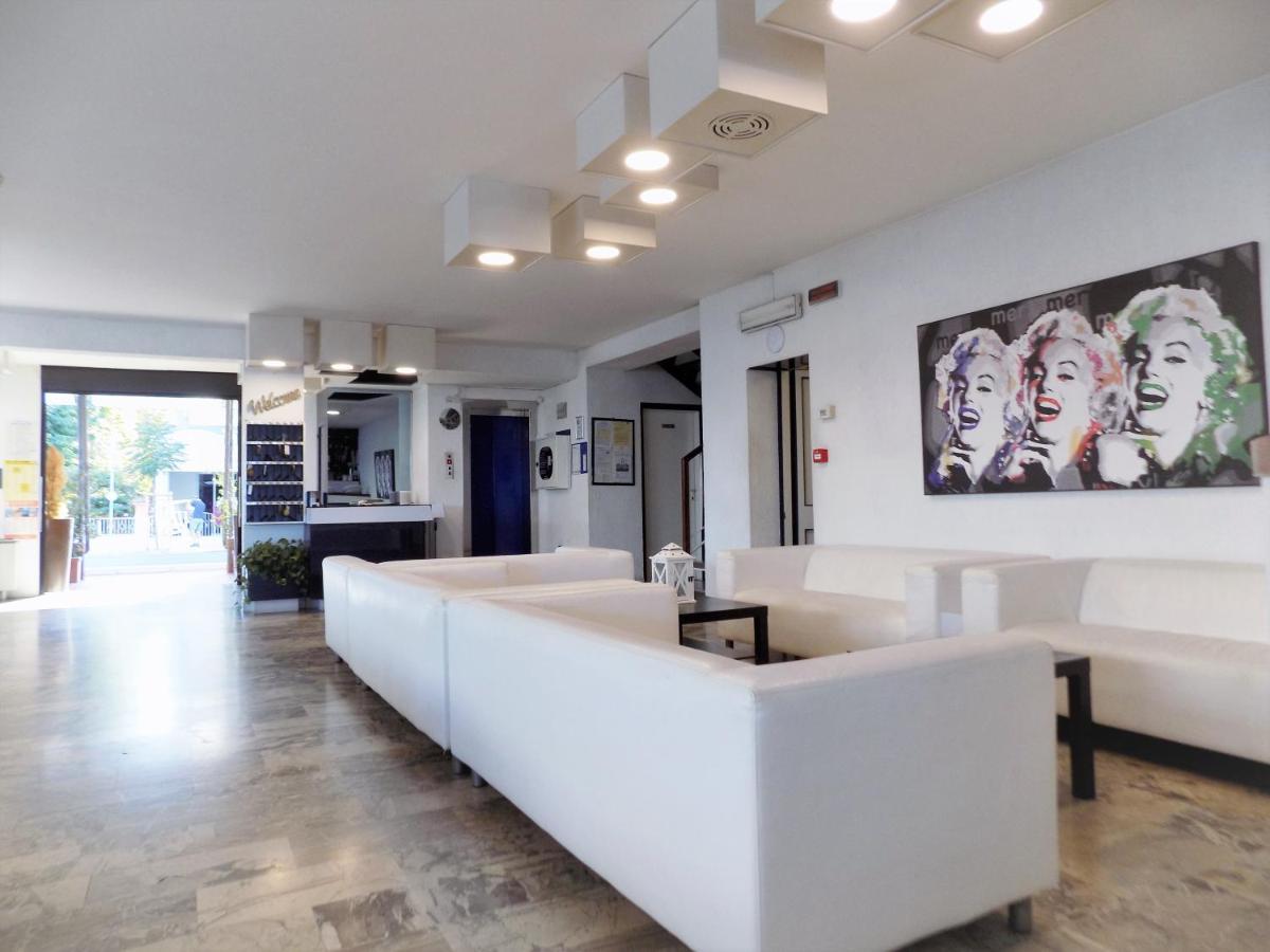 Hotel Diplomatic Riccione Exteriör bild