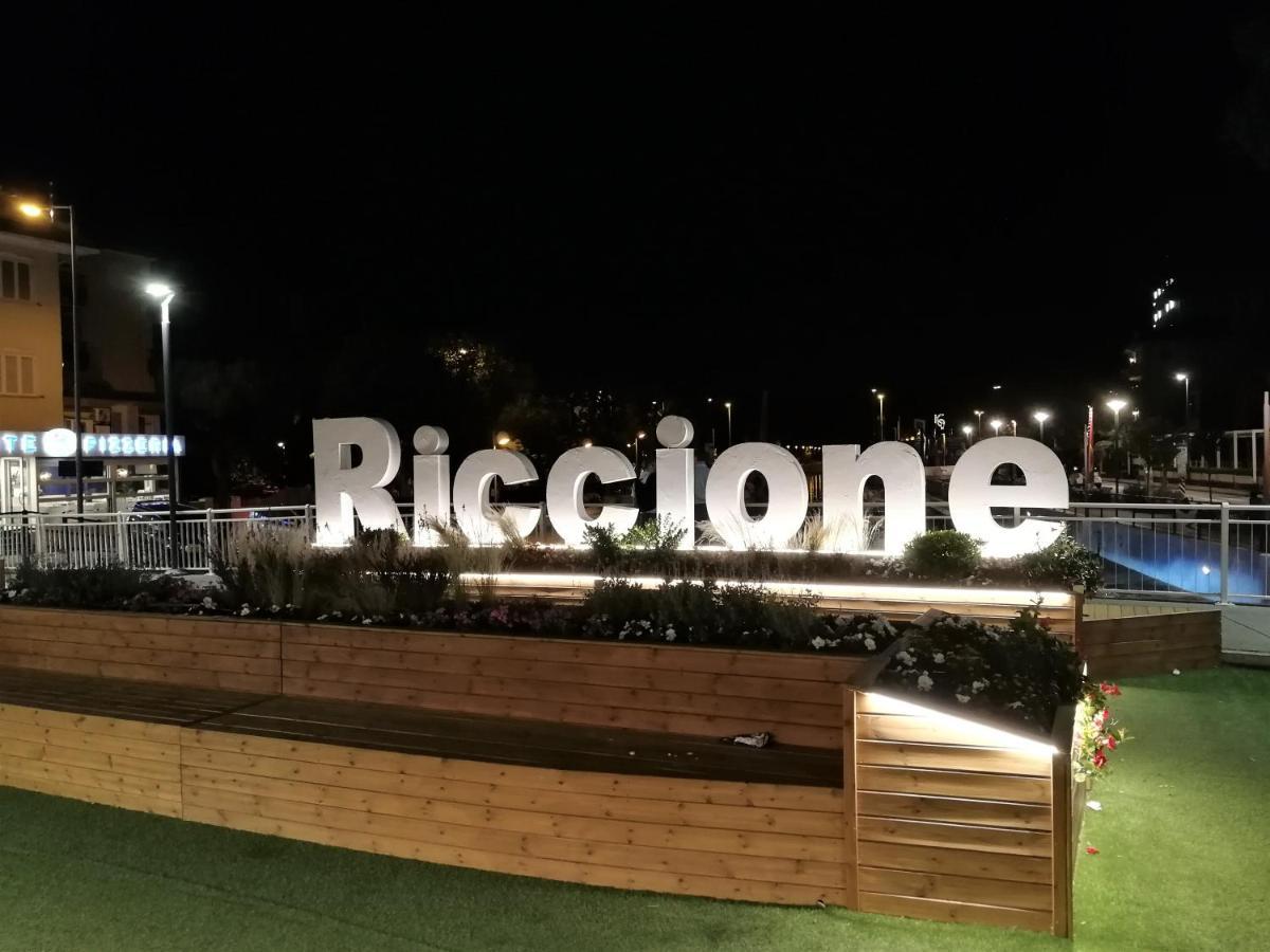 Hotel Diplomatic Riccione Exteriör bild