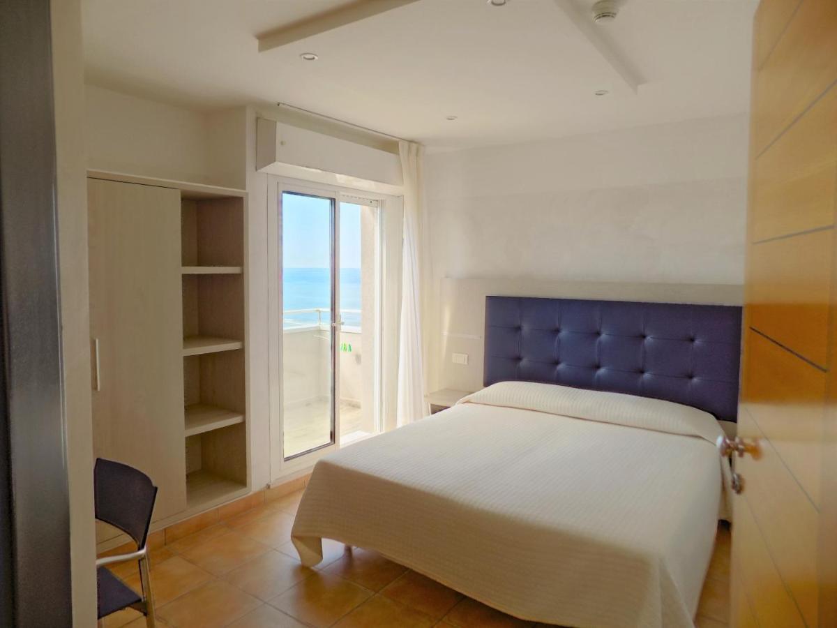 Hotel Diplomatic Riccione Exteriör bild