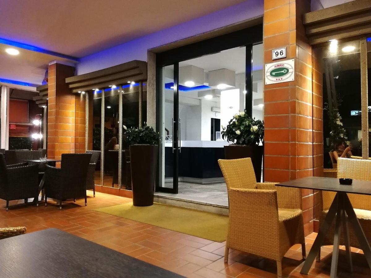 Hotel Diplomatic Riccione Exteriör bild