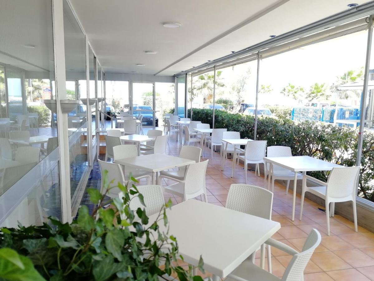 Hotel Diplomatic Riccione Exteriör bild