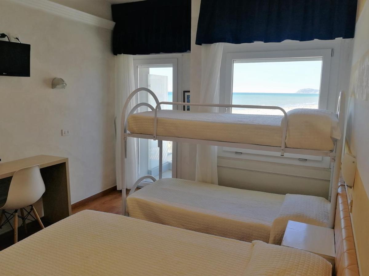 Hotel Diplomatic Riccione Exteriör bild