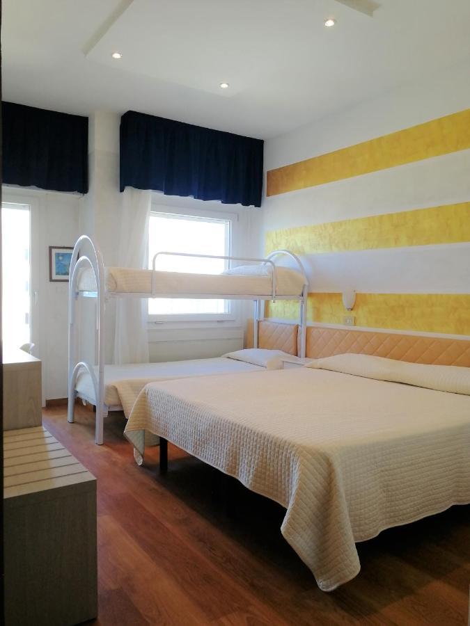 Hotel Diplomatic Riccione Exteriör bild