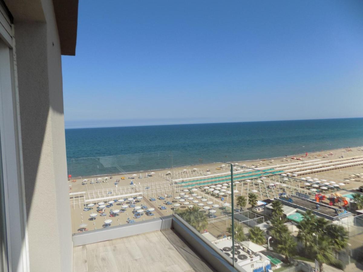 Hotel Diplomatic Riccione Exteriör bild
