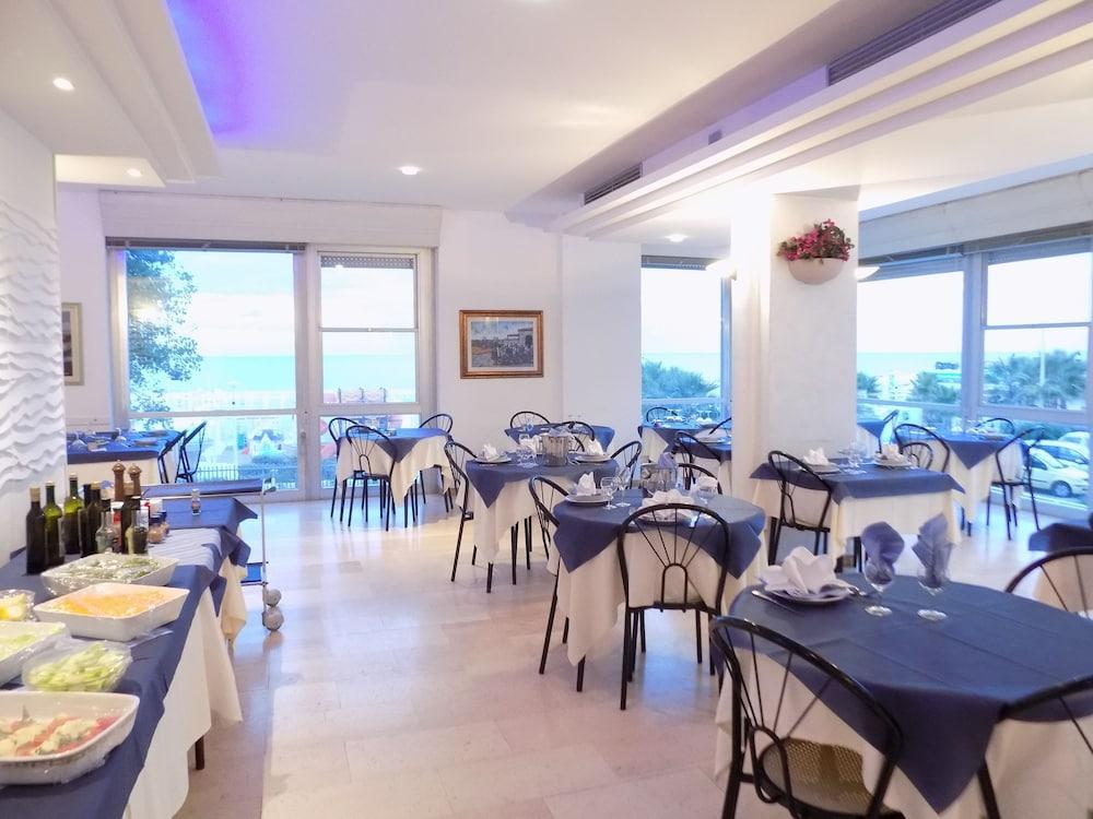 Hotel Diplomatic Riccione Exteriör bild