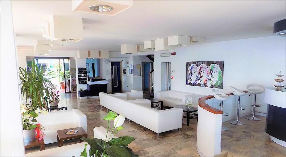 Hotel Diplomatic Riccione Exteriör bild
