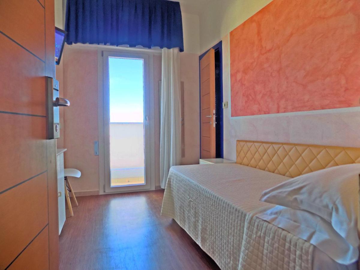 Hotel Diplomatic Riccione Exteriör bild