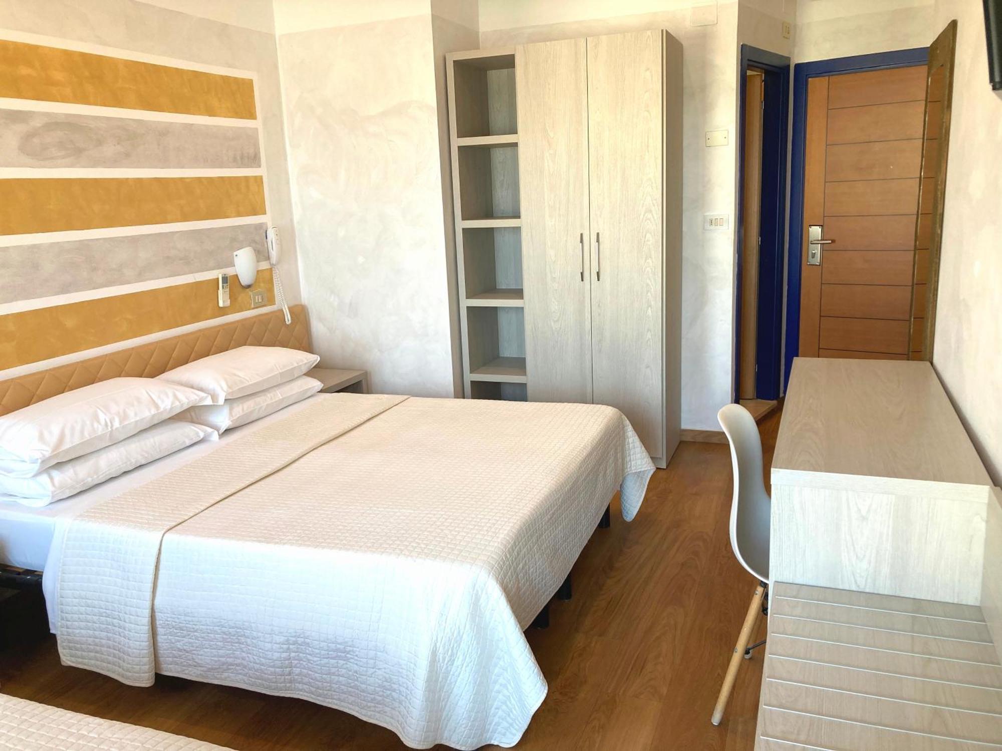 Hotel Diplomatic Riccione Exteriör bild