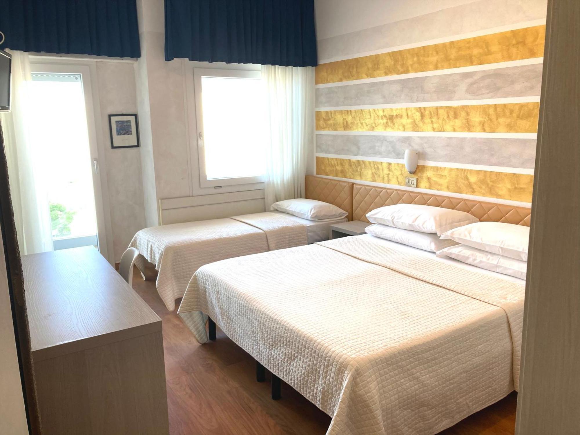 Hotel Diplomatic Riccione Rum bild