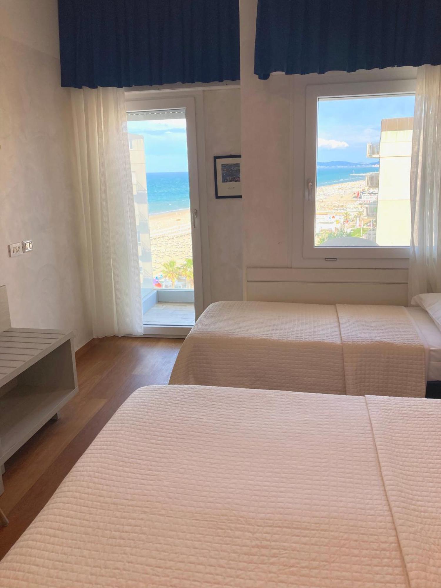 Hotel Diplomatic Riccione Exteriör bild