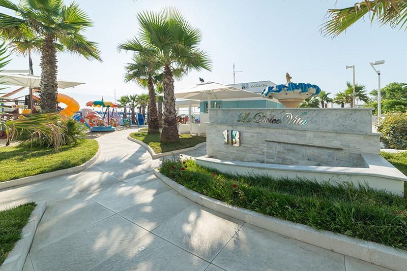 Hotel Diplomatic Riccione Exteriör bild