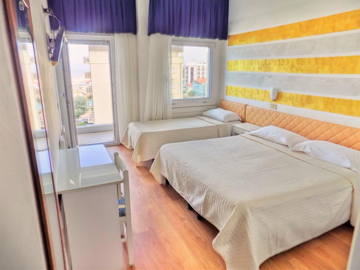 Hotel Diplomatic Riccione Exteriör bild