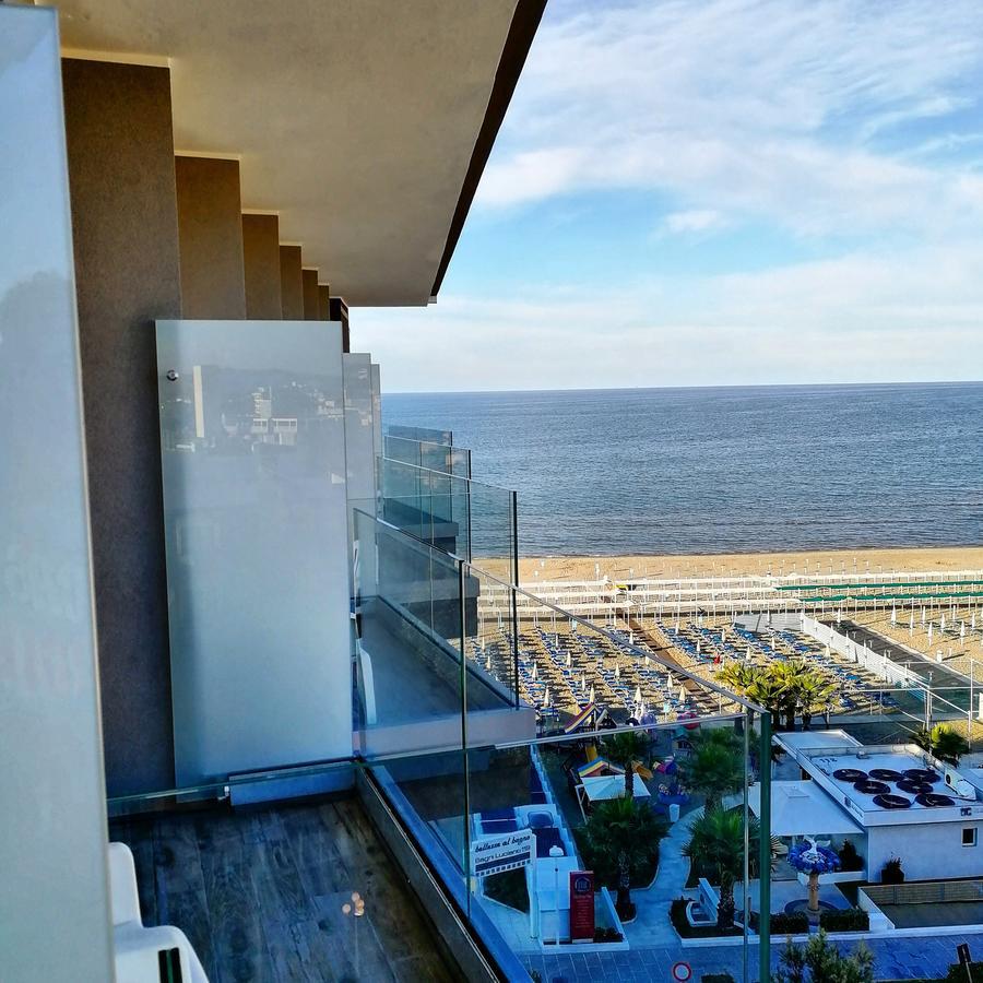 Hotel Diplomatic Riccione Exteriör bild